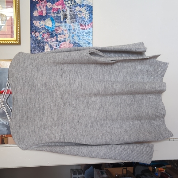 Grey sweater with slit sleeves - Picture 4 of 4